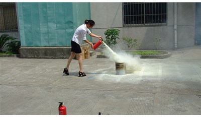 广州小爱生物科技有限公司为了提高安全意识进行消防演练 